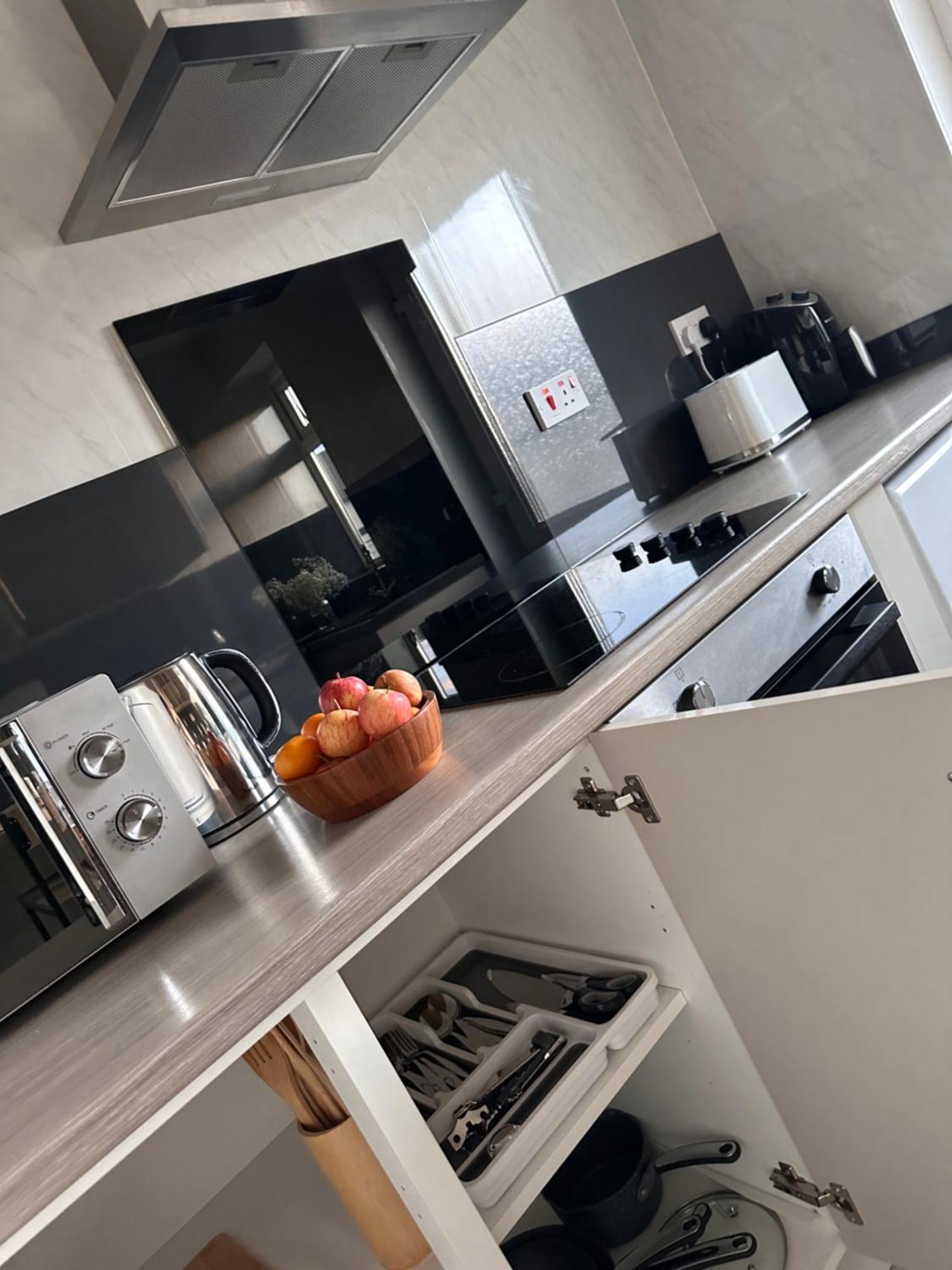Ocean Village Marina 2 Bedroom Apartment With Balcony! Southampton Extérieur photo