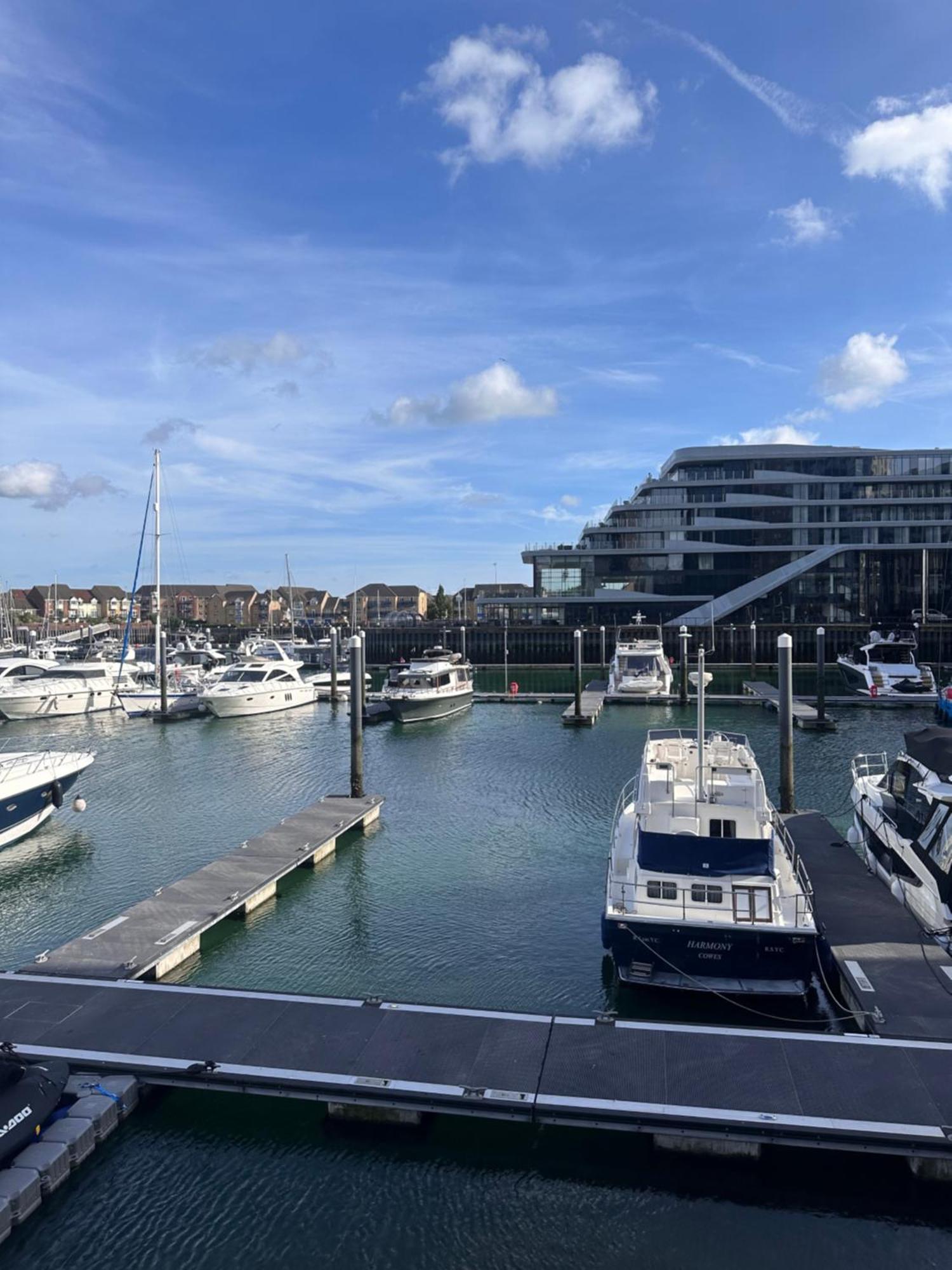 Ocean Village Marina 2 Bedroom Apartment With Balcony! Southampton Extérieur photo