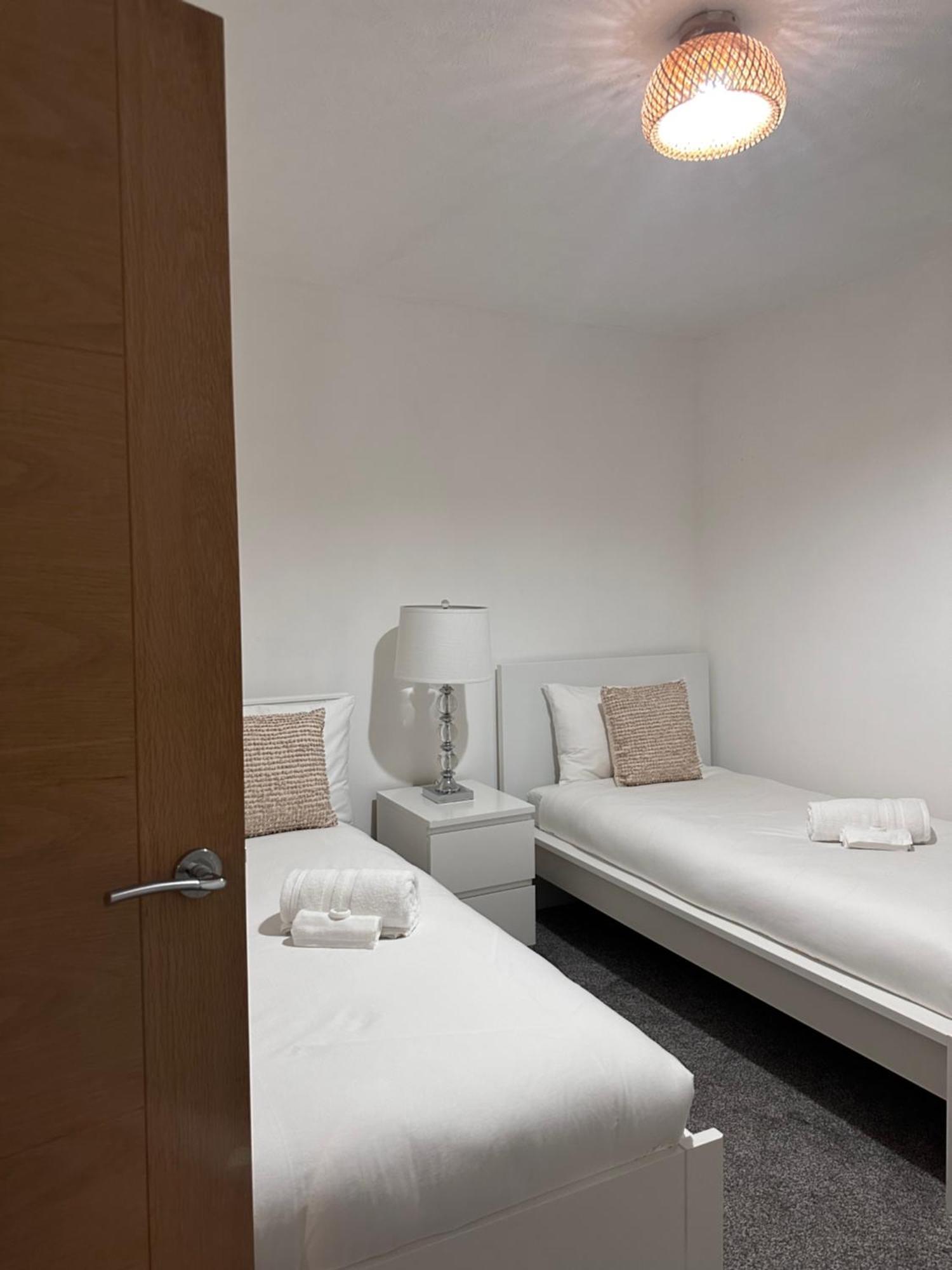 Ocean Village Marina 2 Bedroom Apartment With Balcony! Southampton Extérieur photo