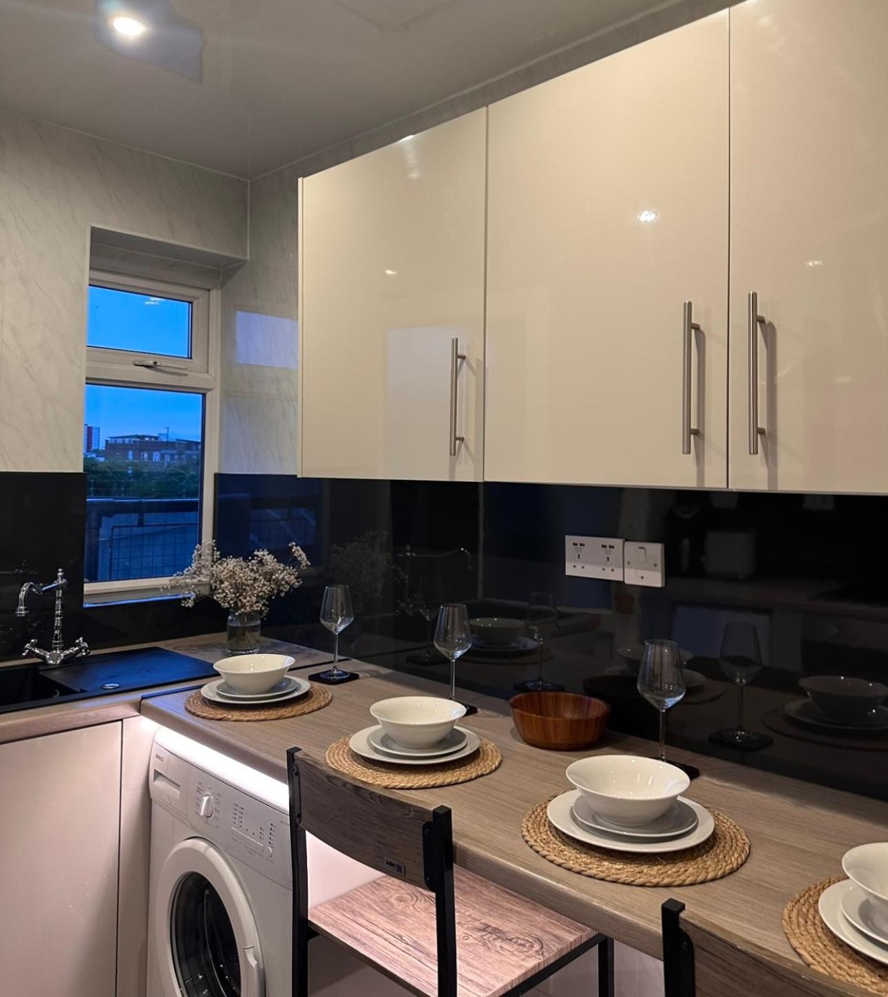 Ocean Village Marina 2 Bedroom Apartment With Balcony! Southampton Extérieur photo